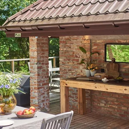 Kamionka Small House Вилла Kamionka (Zyrardow)
