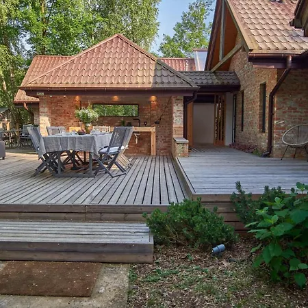 Kamionka Small House Villa