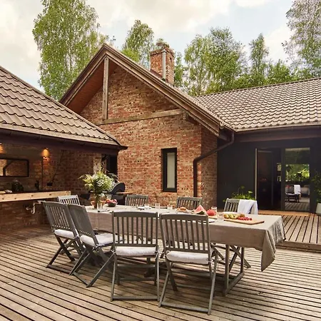Kamionka Small House Villa *